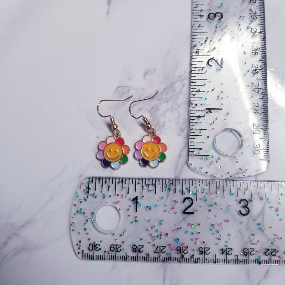 Multi Color Smiley Flower Earring - Picture 3 of 5